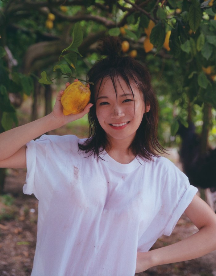 秋元真夏 激かわな水着・ランジェリー画像！