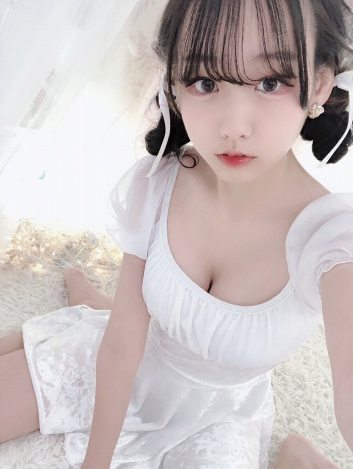 須羽こころ ふわふわバストの水着グラビア画像！