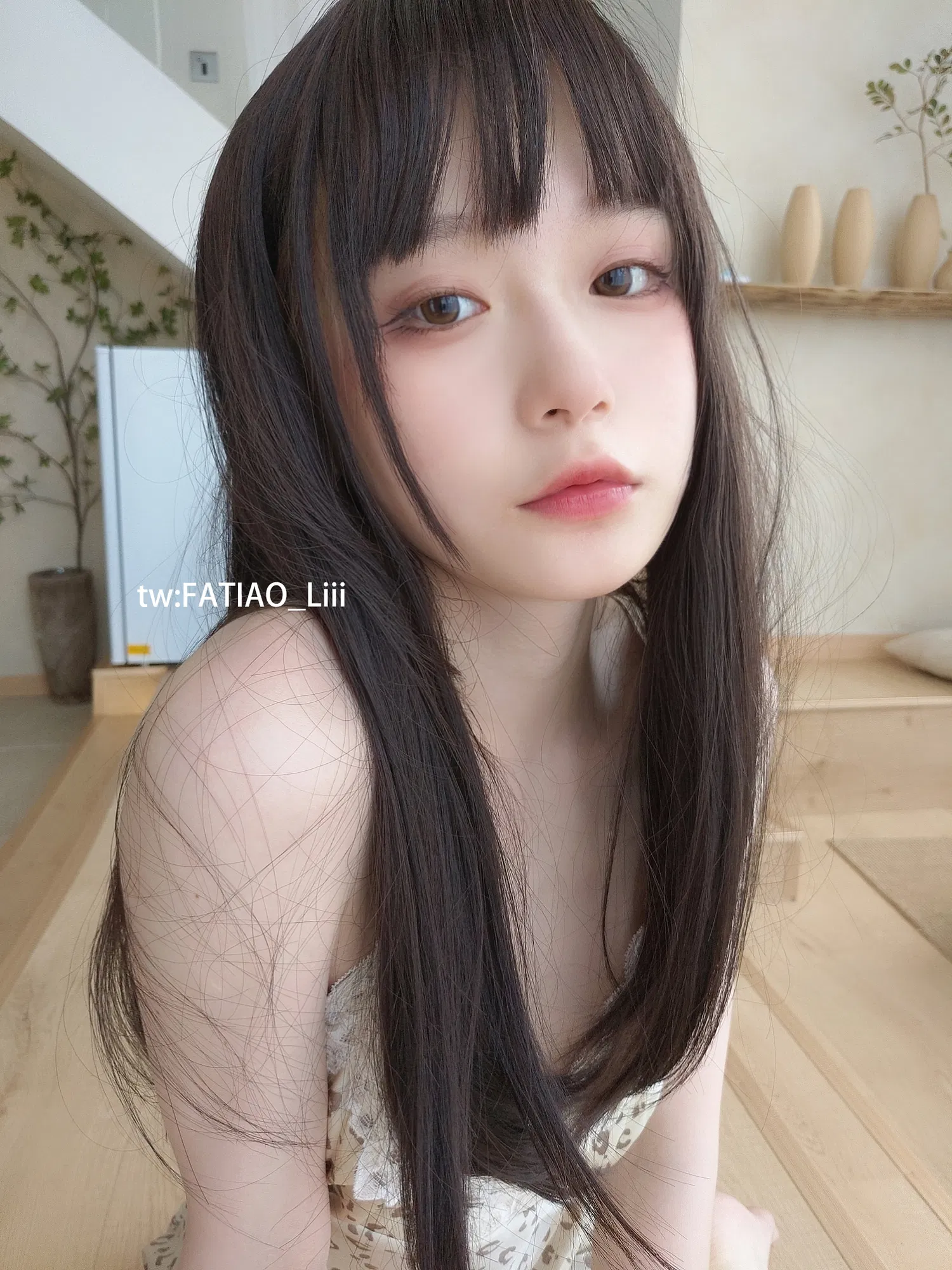 [Fantia] 迷之呆梨 – 自撮り写真 豹纹睡衣