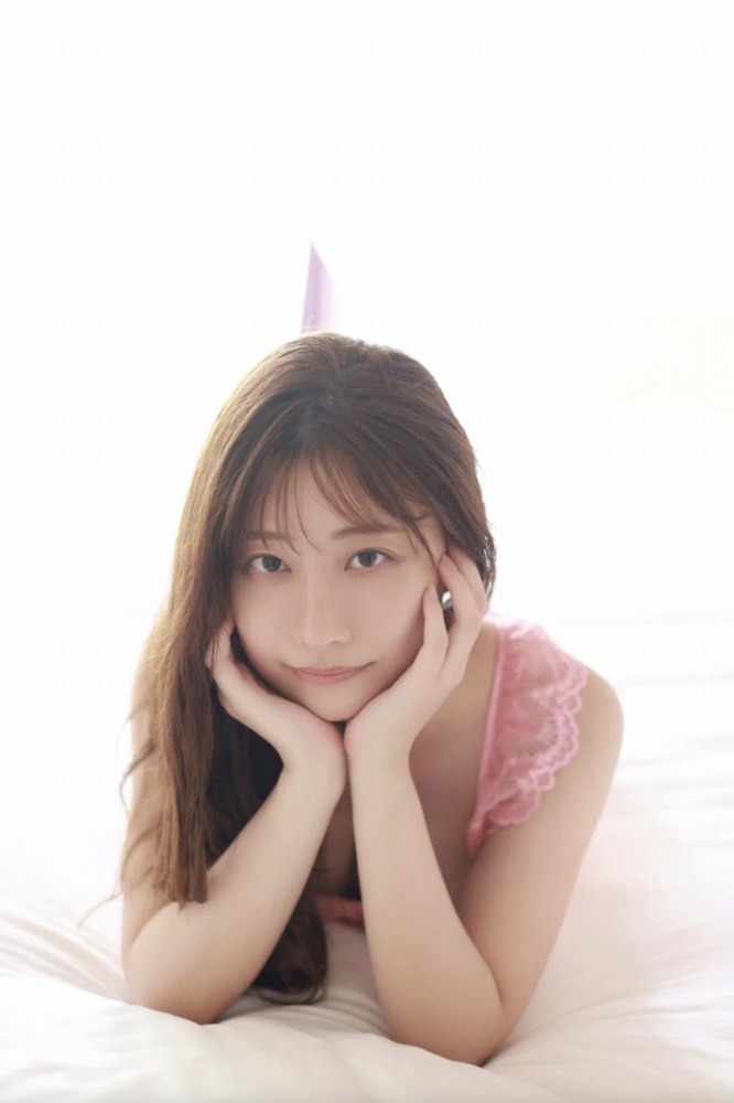 鈴木優香 ちょっと脱ぎすぎ水着グラビア画像！