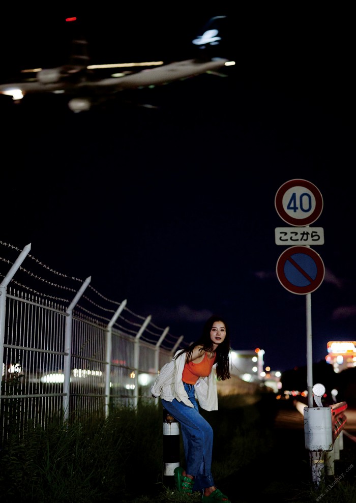 高田里穂 スタイル抜群な水着グラビア画像！