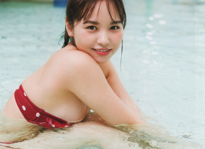 本郷柚巴 まぶしいボインの水着グラビア画像！
