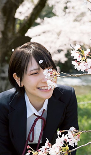 あまつまりな 脱ぎすぎ水着＆下着グラビア画像！