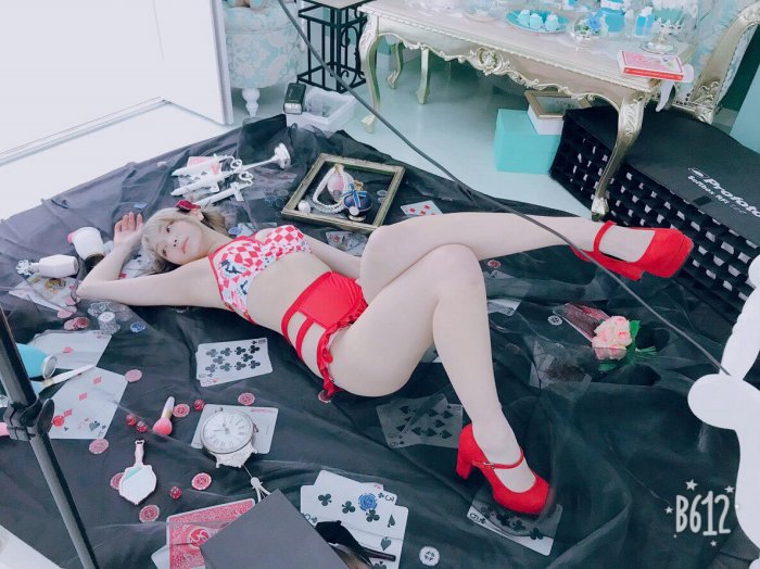 あまつまりな 脱ぎすぎ水着＆下着グラビア画像！