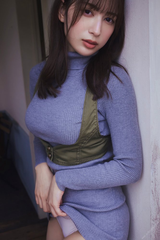 雪平莉左 グラマラス美女の水着グラビア画像！