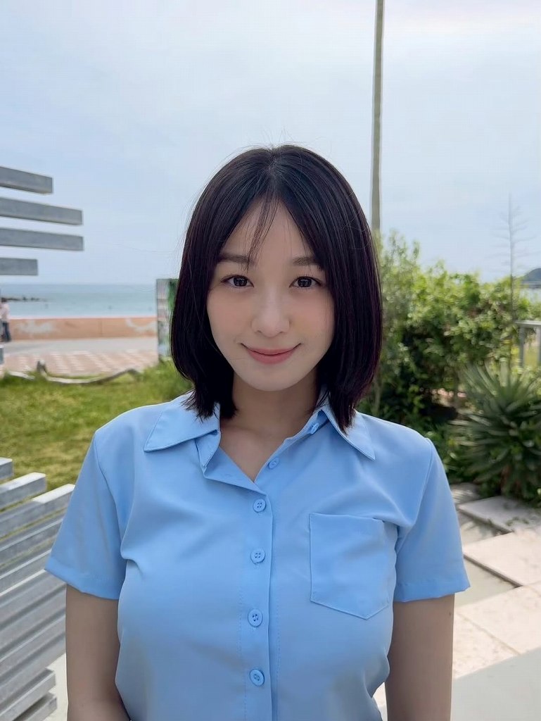 髙野真央 Gカップボインの水着グラビア画像！