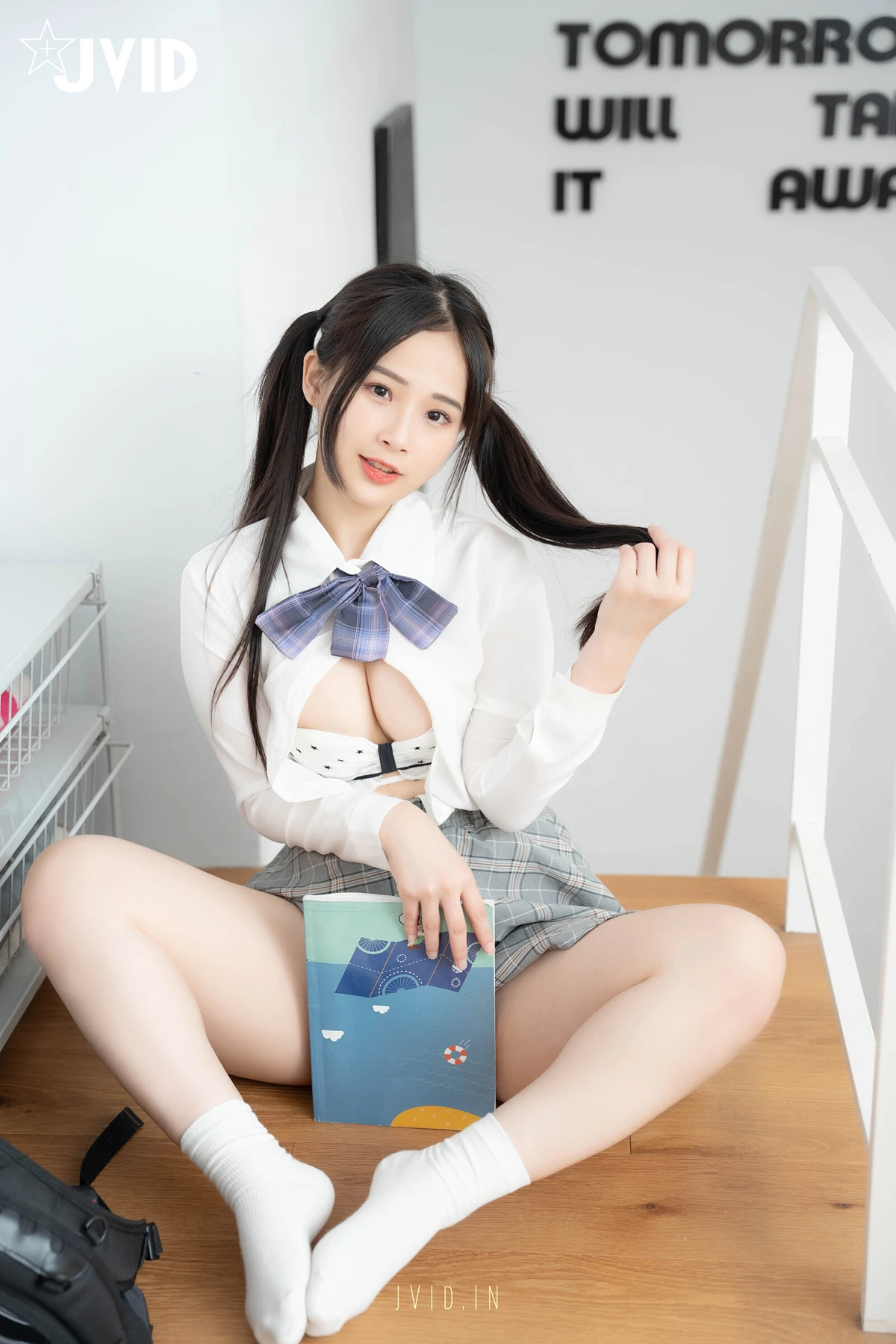 JVID 婕咪 Juice – {不能發出聲音}雙馬尾再次逆麟.又在學長胯下玩起來