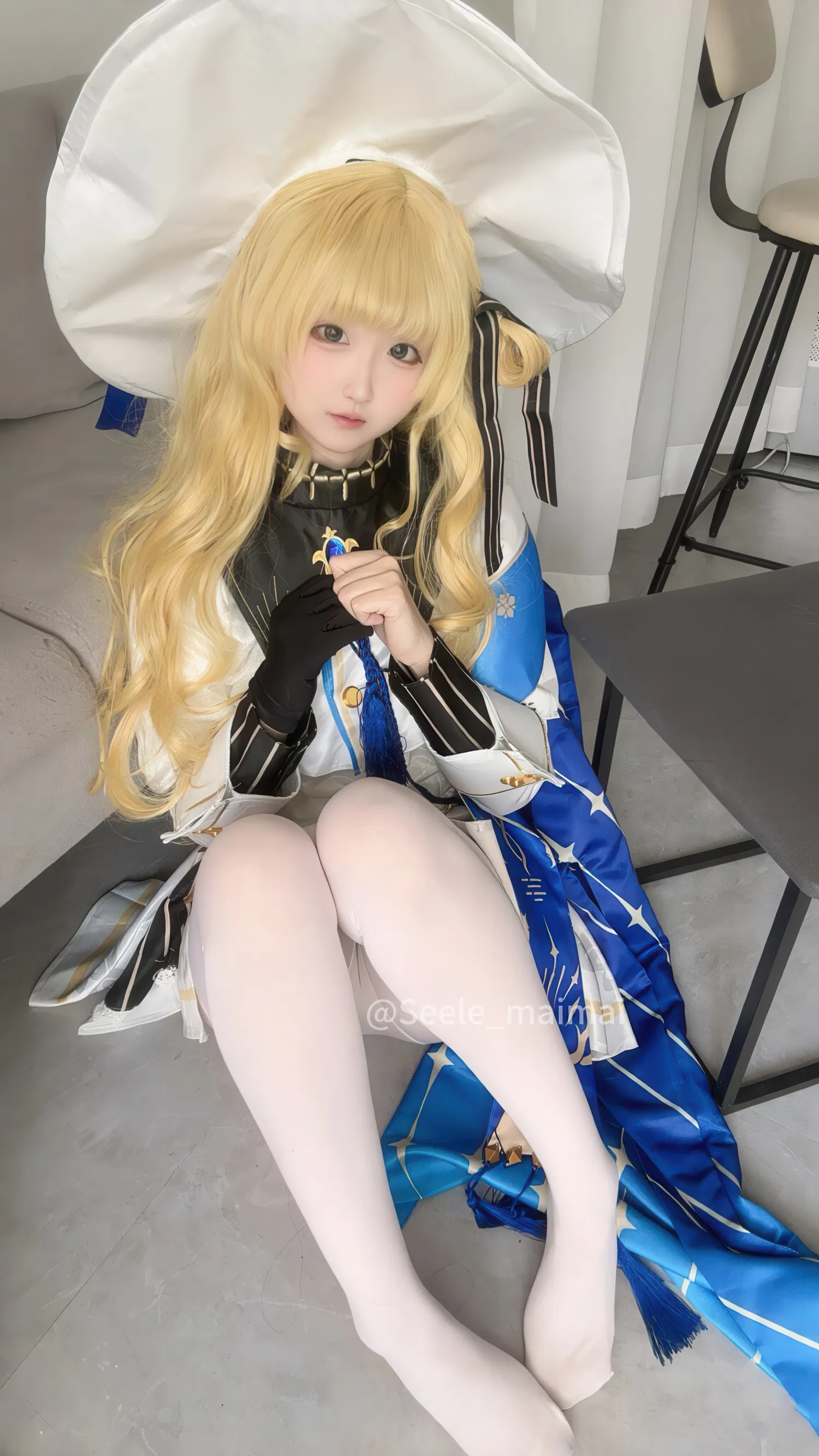 [Cosplay] Seele麦麦 - 鸣潮 菲比&卡提希娅·蓝色花海物语