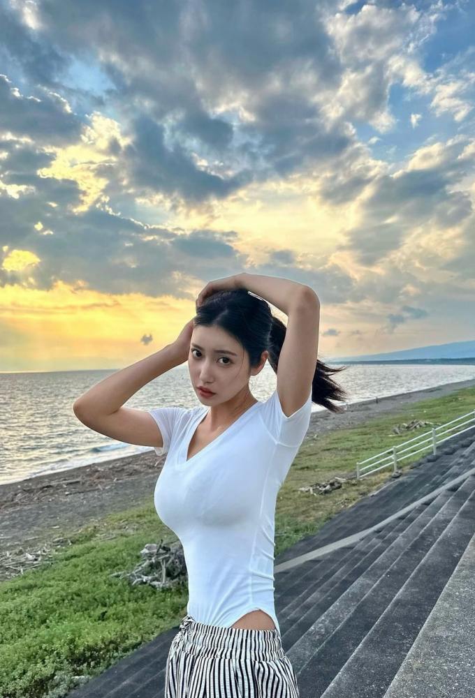 阿部なつき ボンキュッボンの水着グラビア画像！