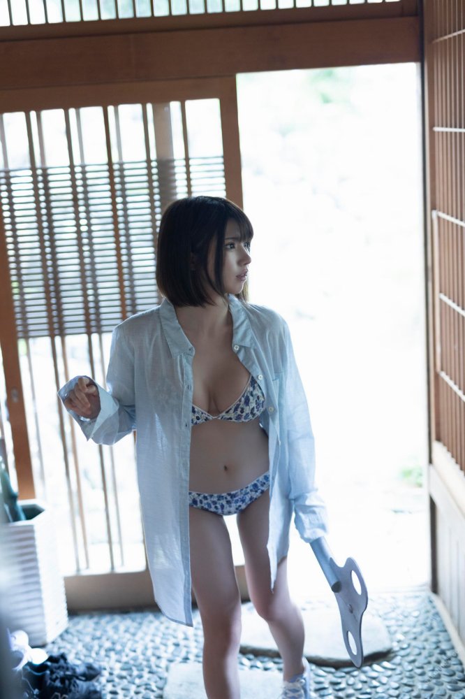 えなこ 過去のグラビア画像