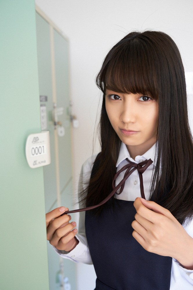 黒木ひかり むっちりバストの水着グラビア画像！