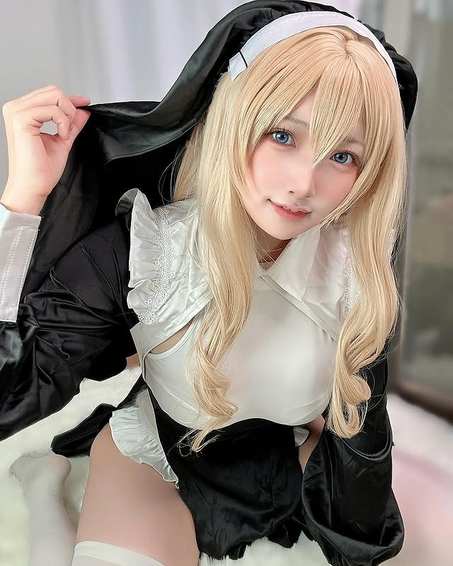 小倉あずさ 巨乳レイヤーの水着グラビア画像！