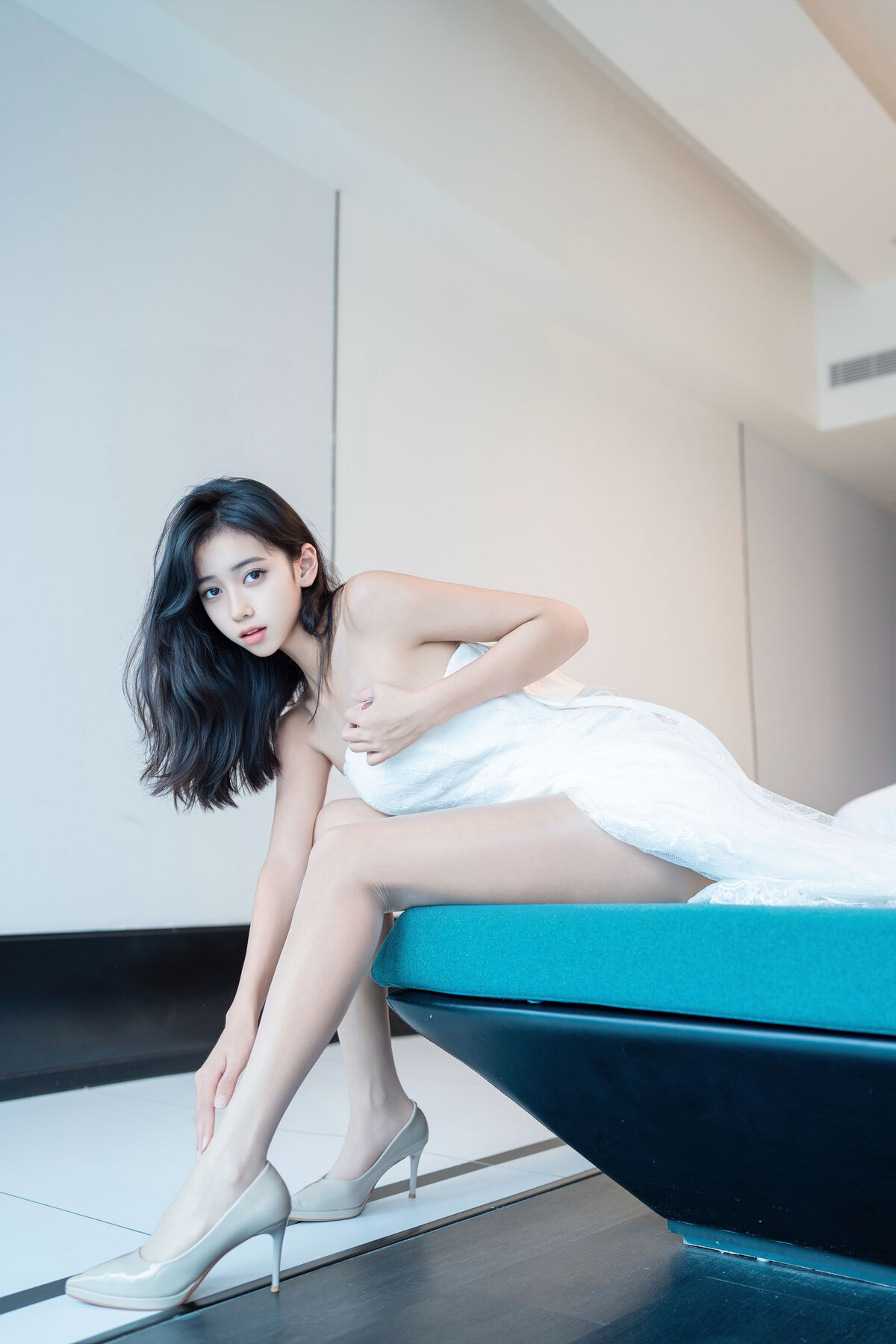 XR Uncensored Shi An An 时安安 - R18 秀人网模特 白色蕾丝长裙VS无内肉丝 Part01