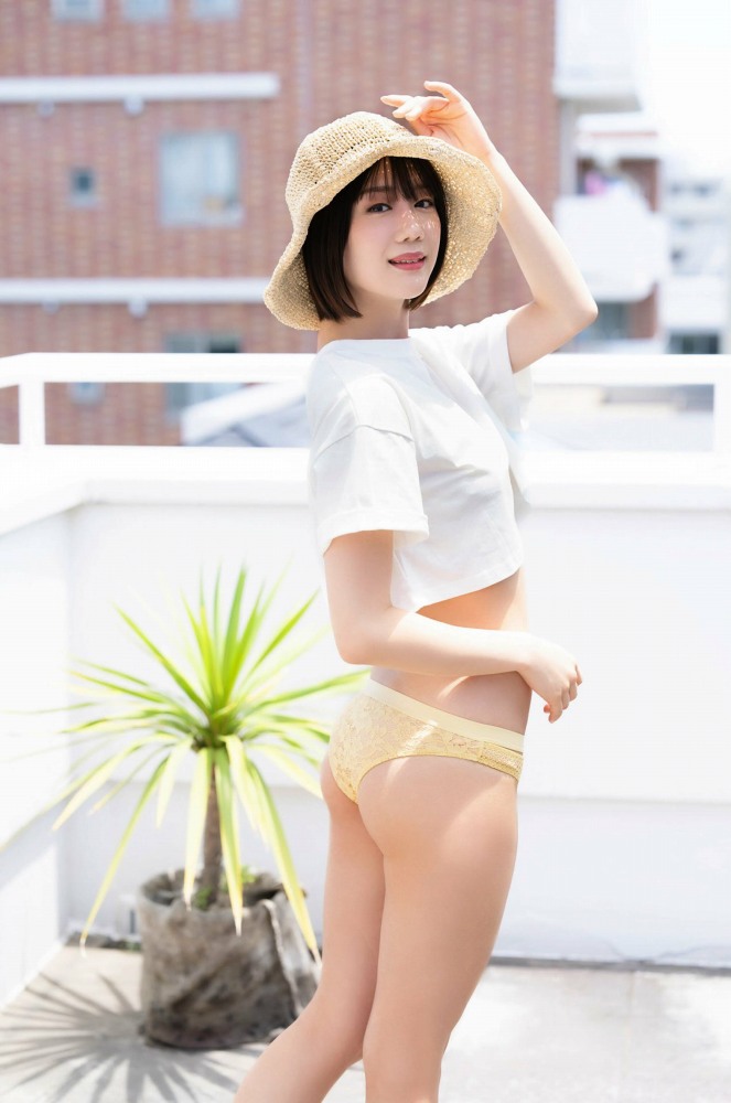 あらた唯 スタイル抜群の水着グラビア画像！