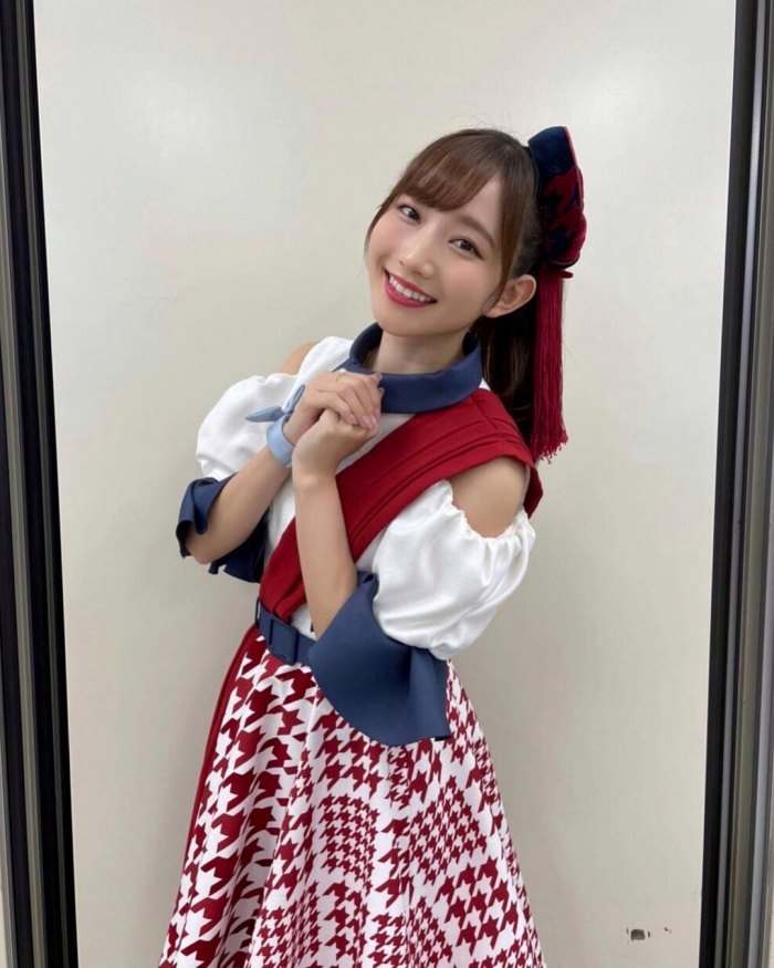 青山なぎさ 激かわな生脚＆タンクトップ画像！