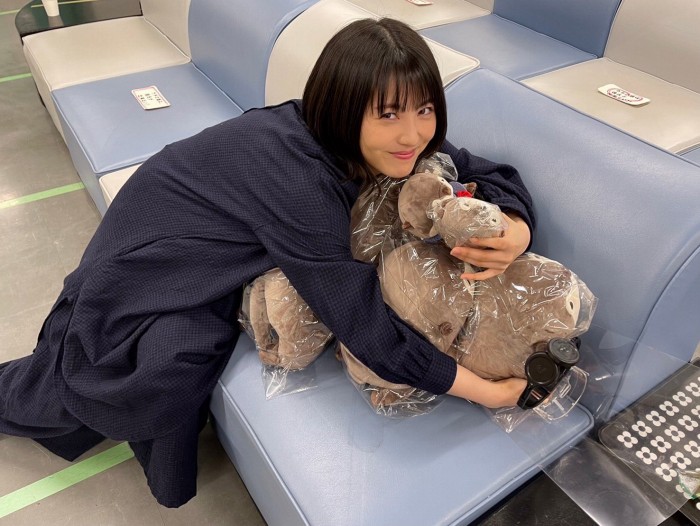 浜辺美波 鬼かわな水着＆浴衣グラビア画像！