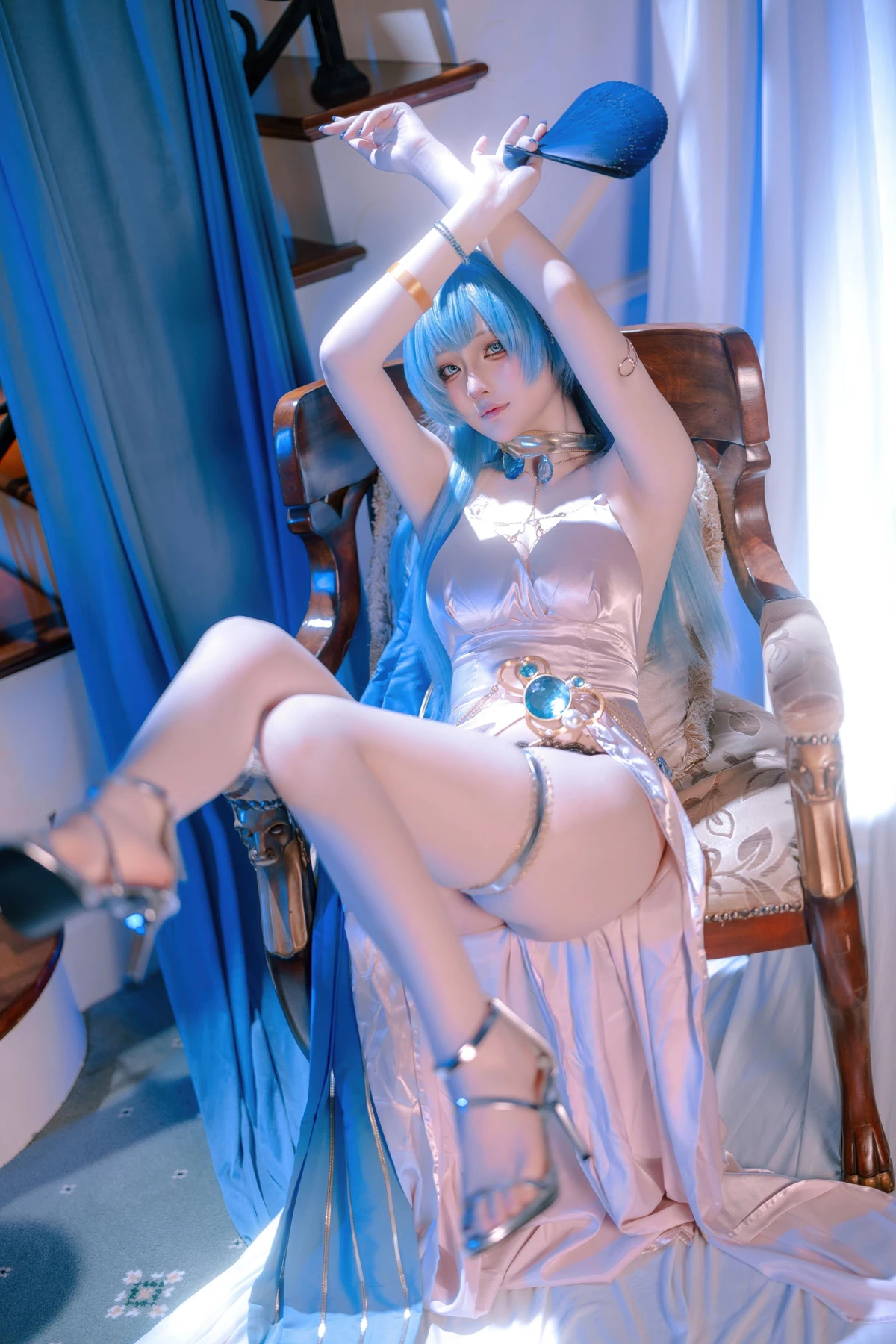 Cosplay 屿鱼 – 胜利女神 妮姬 海伦 礼服