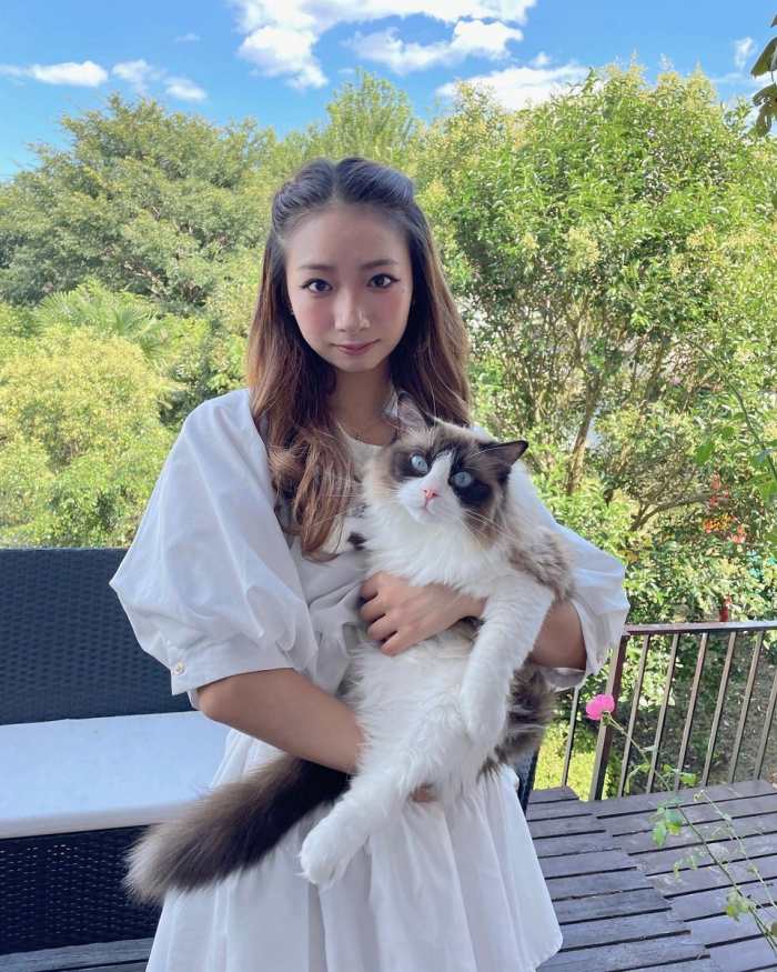 うらら 小顔美女の下着＆水着グラビア画像！