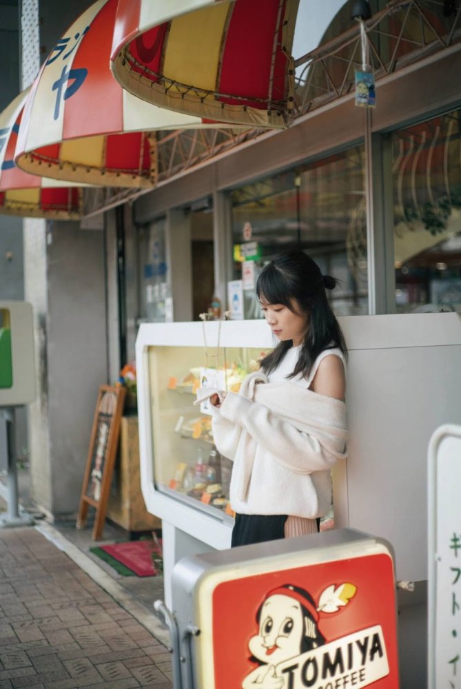 秋元真夏 激かわな水着・ランジェリー画像！