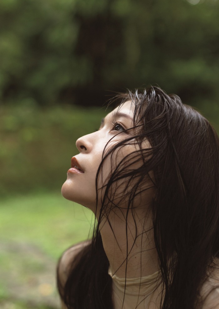 あまつまりな 脱ぎすぎ水着＆下着グラビア画像！