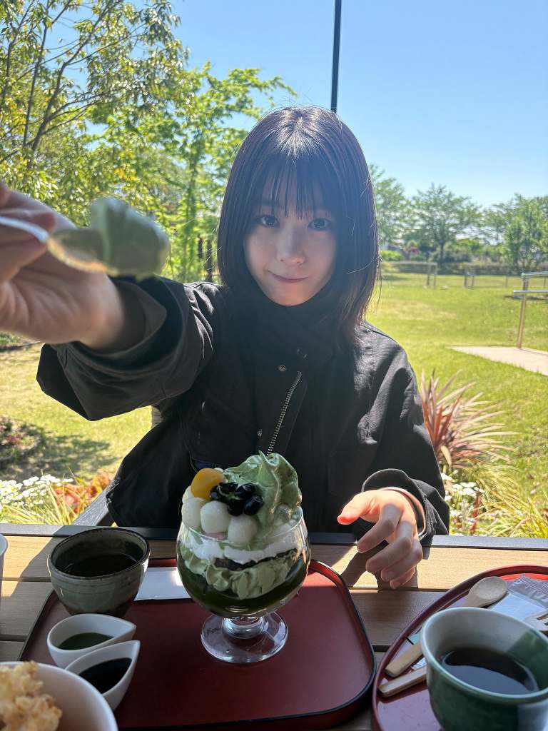 髙野真央 Gカップボインの水着グラビア画像！