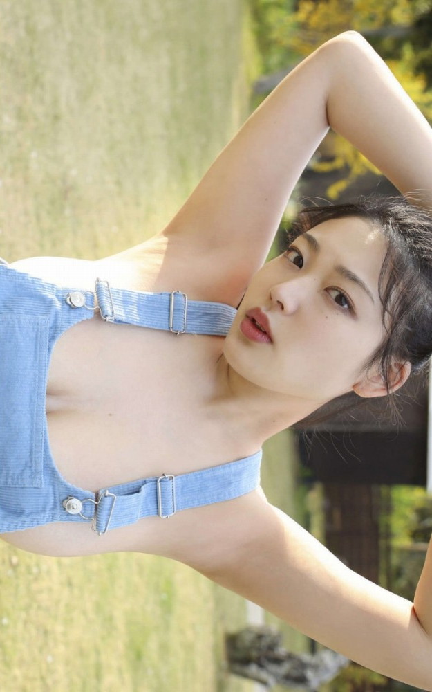 風吹ケイ Iカップバズーカの水着グラビア画像！