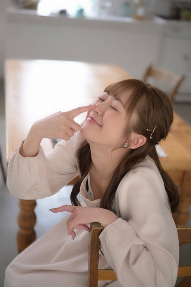 青空ひかり 笑顔がかわいい純朴ヌード画像！