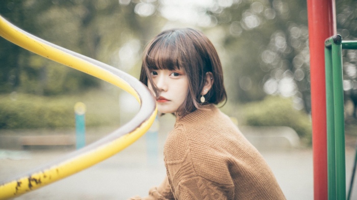 青戸しの Fカップボインな水着グラビア画像！