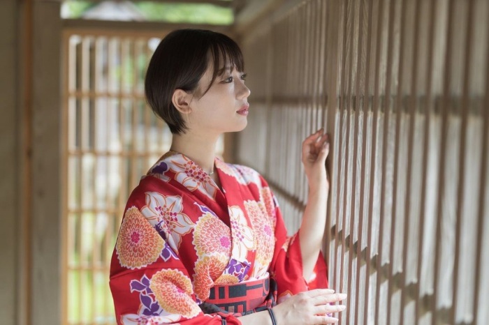 あらた唯 スタイル抜群の水着グラビア画像！