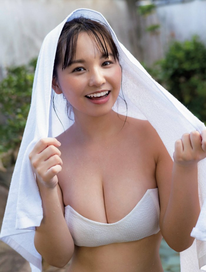 本郷柚巴 まぶしいボインの水着グラビア画像！