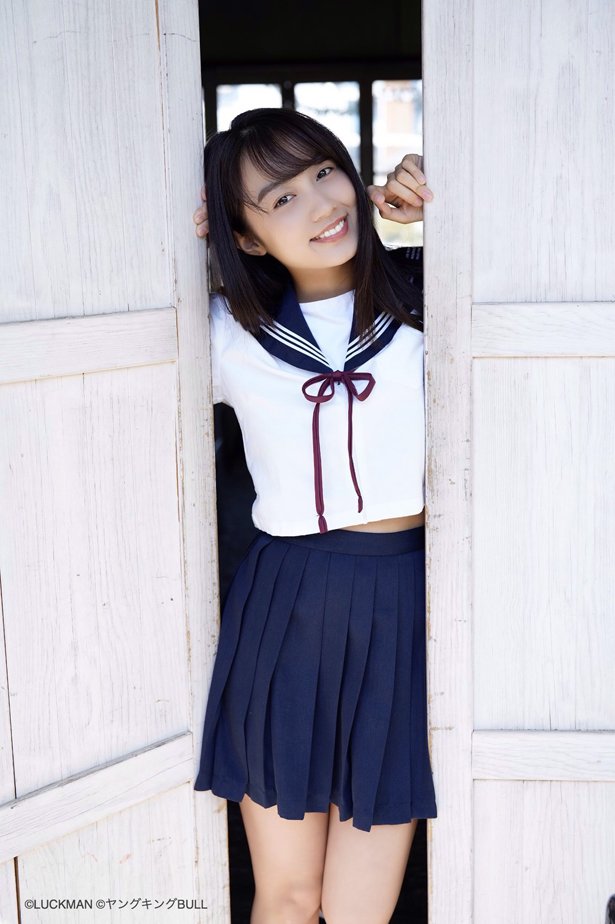 黒木ひかり むっちりバストの水着グラビア画像！