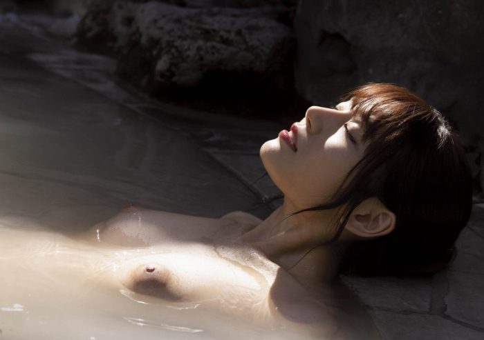 河北彩伽 絵になるEカップ美乳のヌード画像！