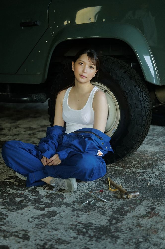 あまつまりな 脱ぎすぎ水着＆下着グラビア画像！