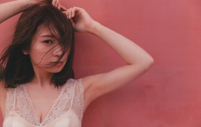 秋元真夏 激かわな水着・ランジェリー画像！