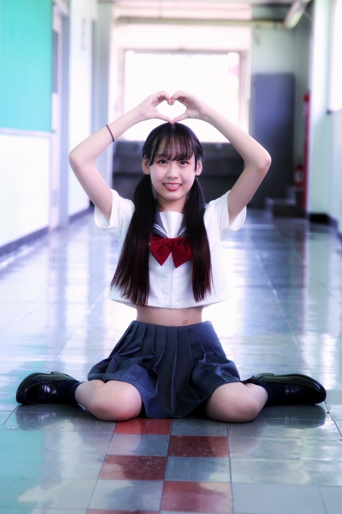 須羽こころ ふわふわバストの水着グラビア画像！