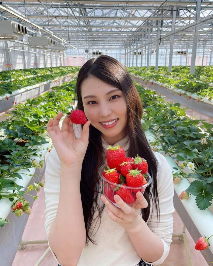 相楽伊織 けっこうボインな水着グラビア画像！