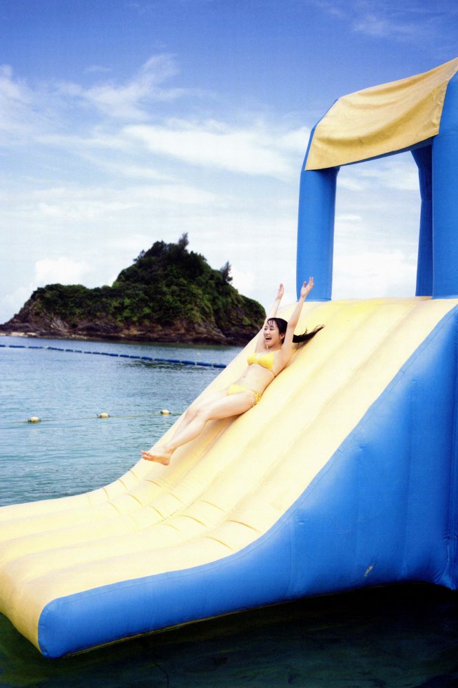 石田千穂 めちゃかわな水着グラビア画像！！