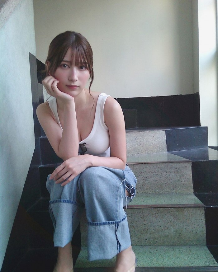 雪平莉左 グラマラス美女の水着グラビア画像！