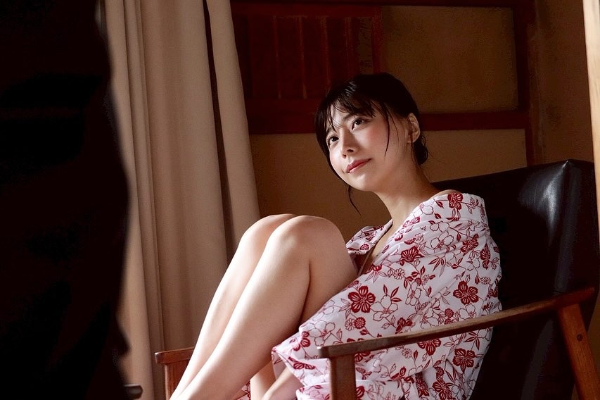 鈴木優香 ちょっと脱ぎすぎ水着グラビア画像！