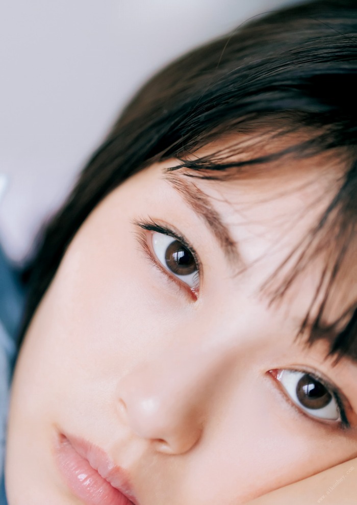 浜辺美波 鬼かわな水着＆浴衣グラビア画像！