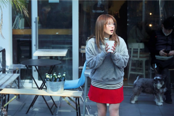 青山なぎさ 激かわな生脚＆タンクトップ画像！