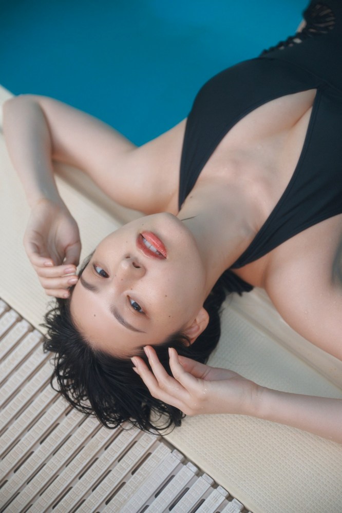 相楽伊織 けっこうボインな水着グラビア画像！