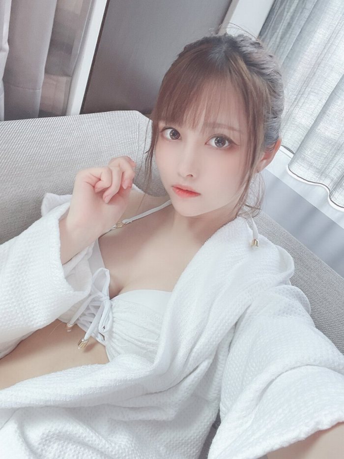 えい梨 美しいコスプレ＆水着グラビア画像！