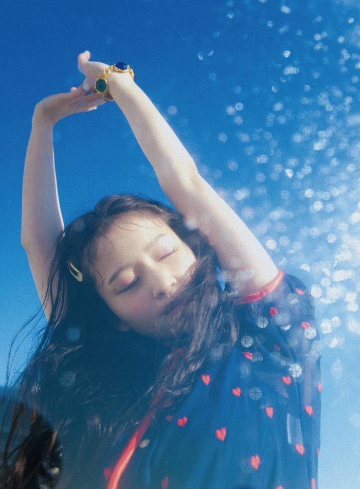 金川紗耶 美脚でスタイルが凄いグラビア画像！