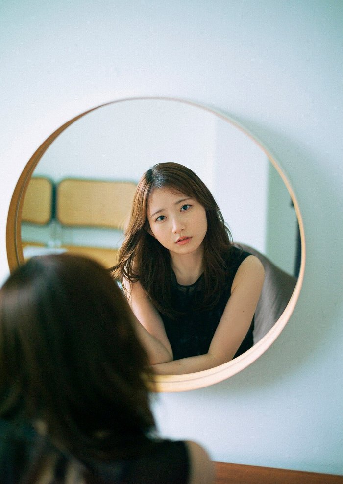 青山なぎさ 激かわな生脚＆タンクトップ画像！