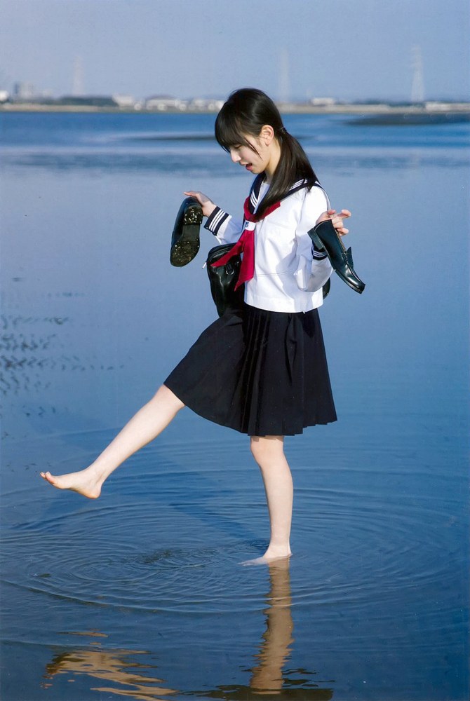 金村美玖 しっとりかわいい水着＆生脚画像！