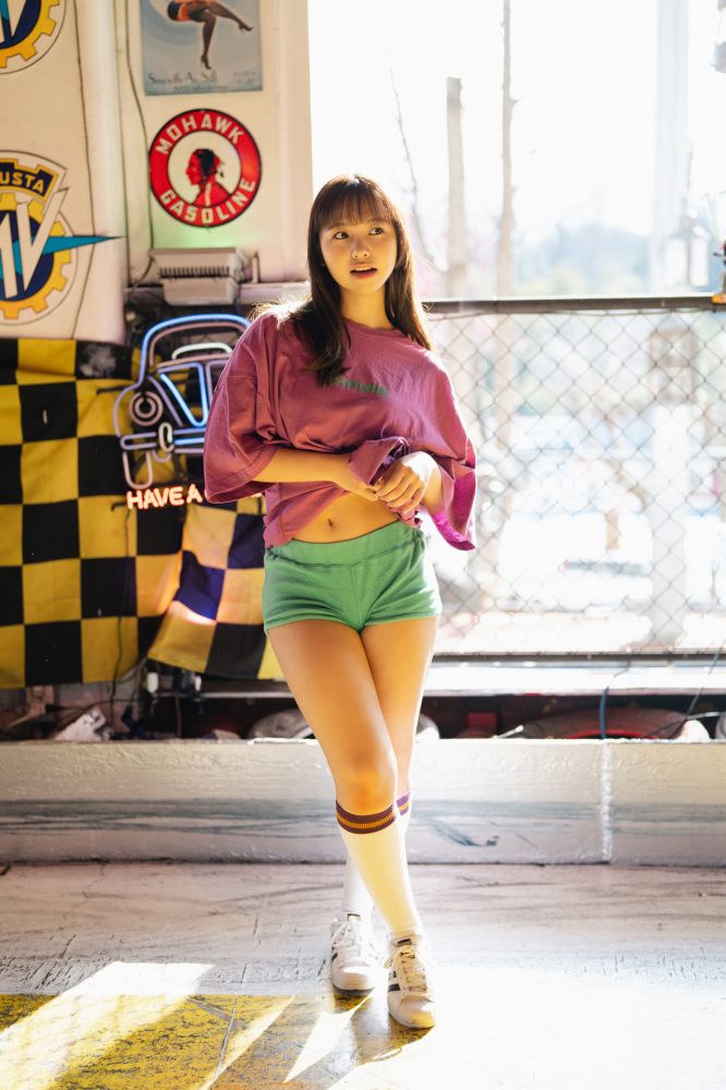 本郷柚巴 まぶしいボインの水着グラビア画像！