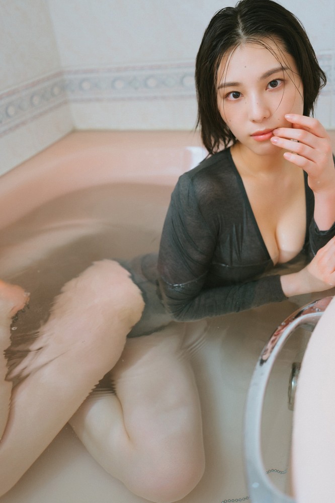 相楽伊織 けっこうボインな水着グラビア画像！