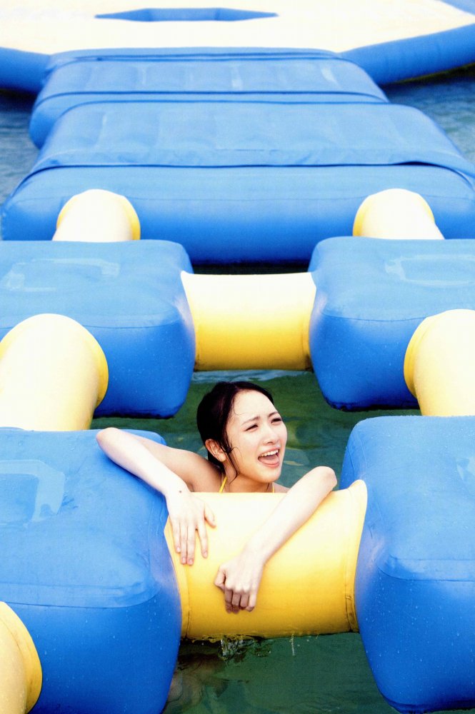 石田千穂 めちゃかわな水着グラビア画像！！