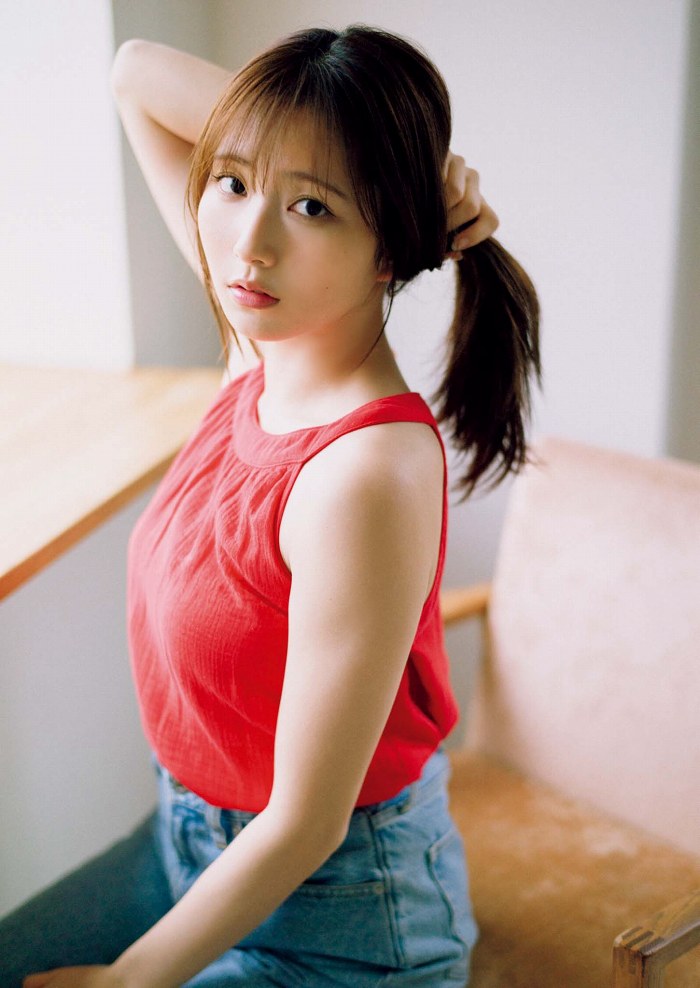 青山なぎさ 激かわな生脚＆タンクトップ画像！